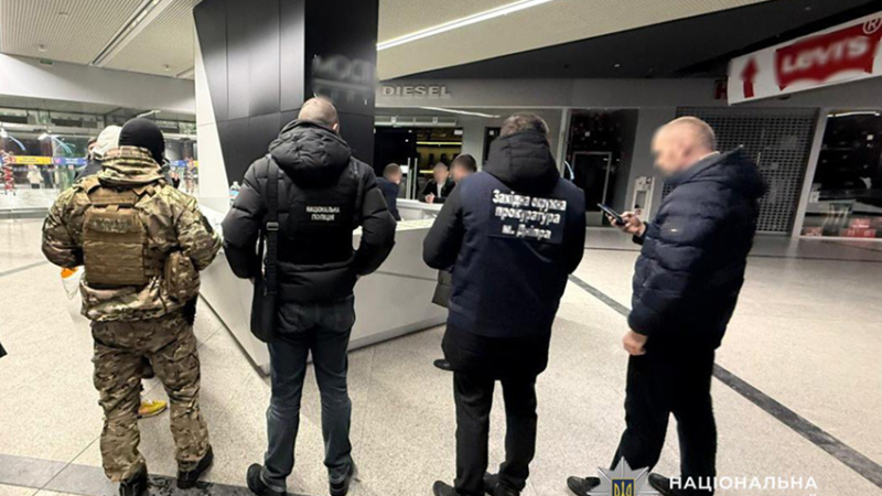 10 тисяч доларів за втечу з країни: у Дніпрі викрили ще одну схему ухилення від мобілізації
