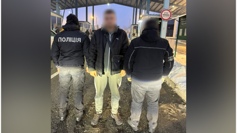 Продавав ухилянтам «маршрути» для втечі та сам намагався виїхати з країни: прикордонники затримали 21-річного ділка з Дніпра