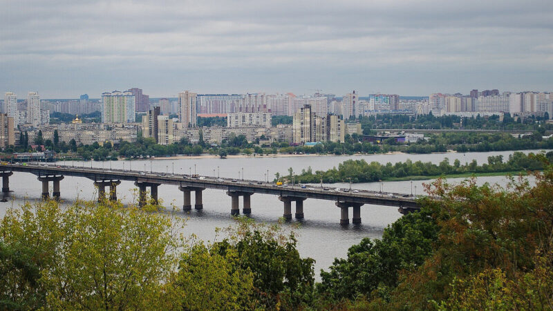 Киян закликають подбати про безпеку та комфорт через похолодання та загрозу атак