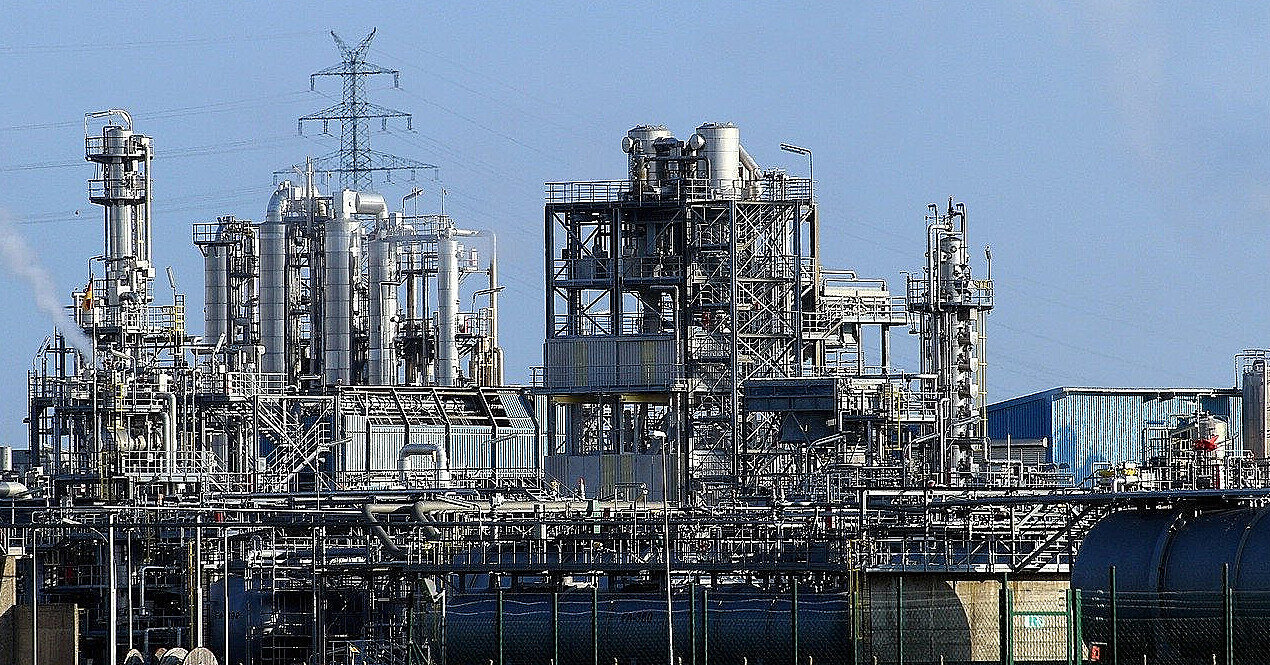 Угорська MOL та “Газпром” погодили умови купівлі-продажу підсанкційного НПЗ у Сербії