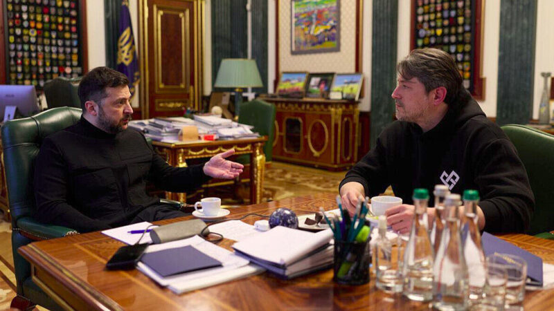 Зеленський зустрівся з Притулою, щоб обговорити  волонтерський рух