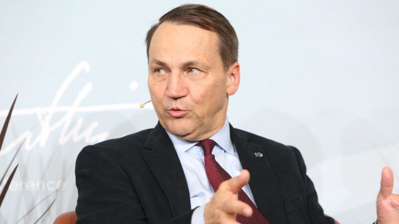 Очільник МЗС Польщі пропонує санкції проти НПЗ, які переробляють російську нафту