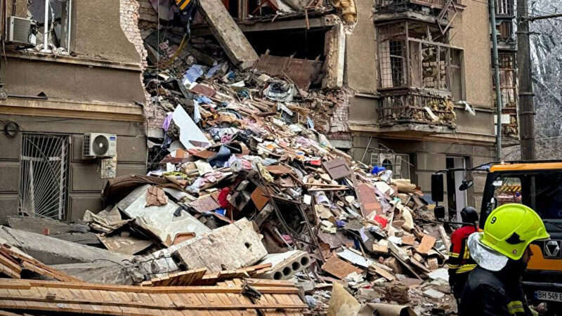 В Одесі з-під завалів дістали тіло ще одного загиблого