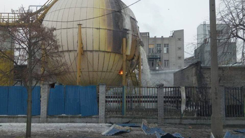 Атака дронів по Дніпру: на дороги вилилося 300 тонн олії