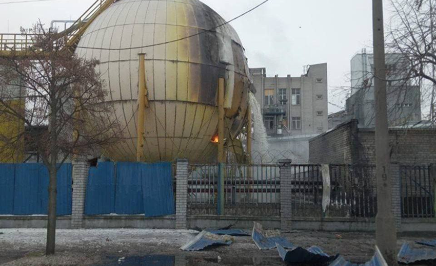 Атака дронів по Дніпру: на дороги вилилося 300 тонн олії