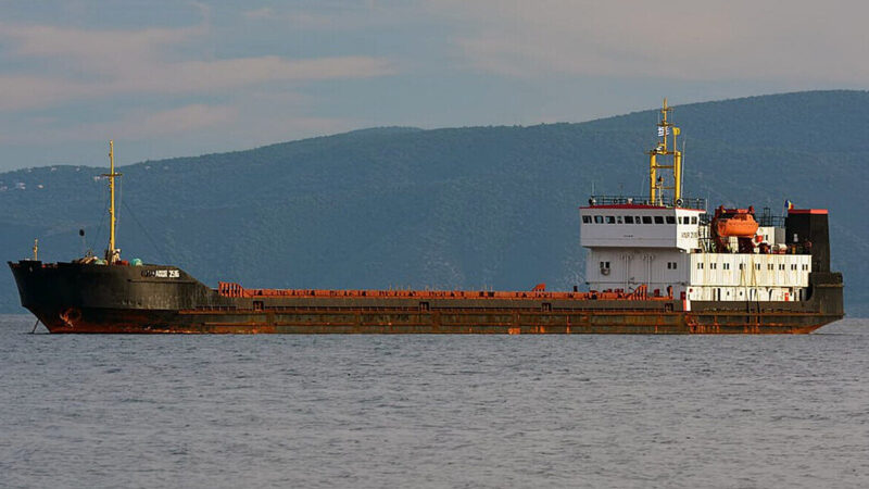 У Каспійському морі тоне іранське судно, яке йшло “підсанкційним маршрутом” у РФ