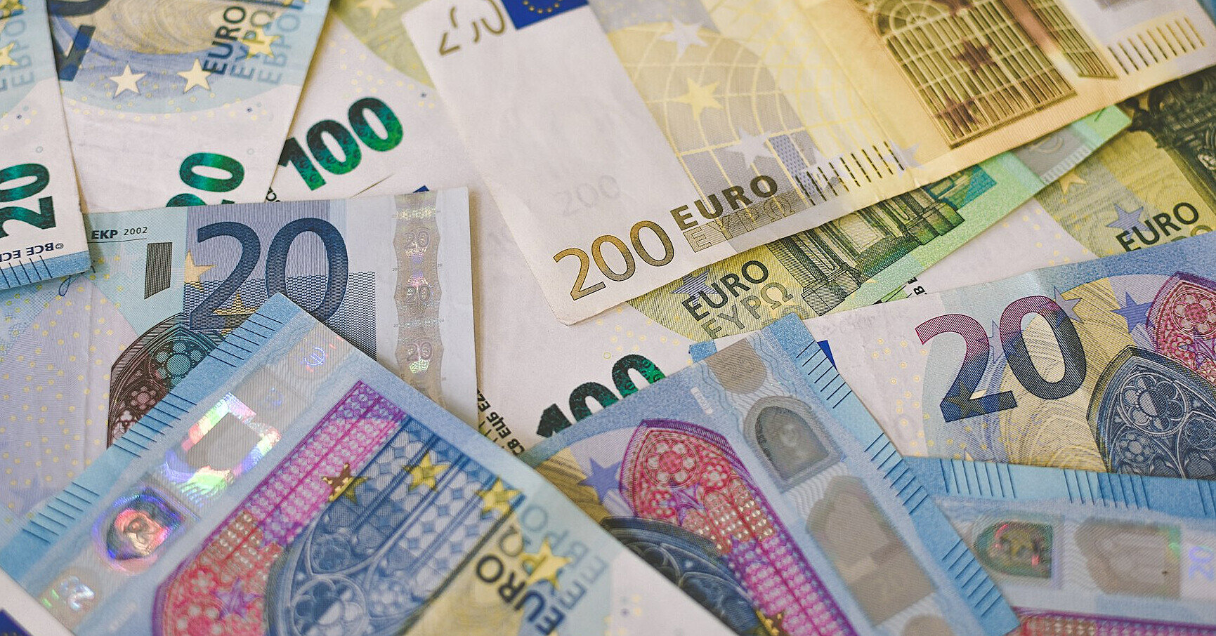 Євро вже дорожче 51 грн: чого очікувати далі