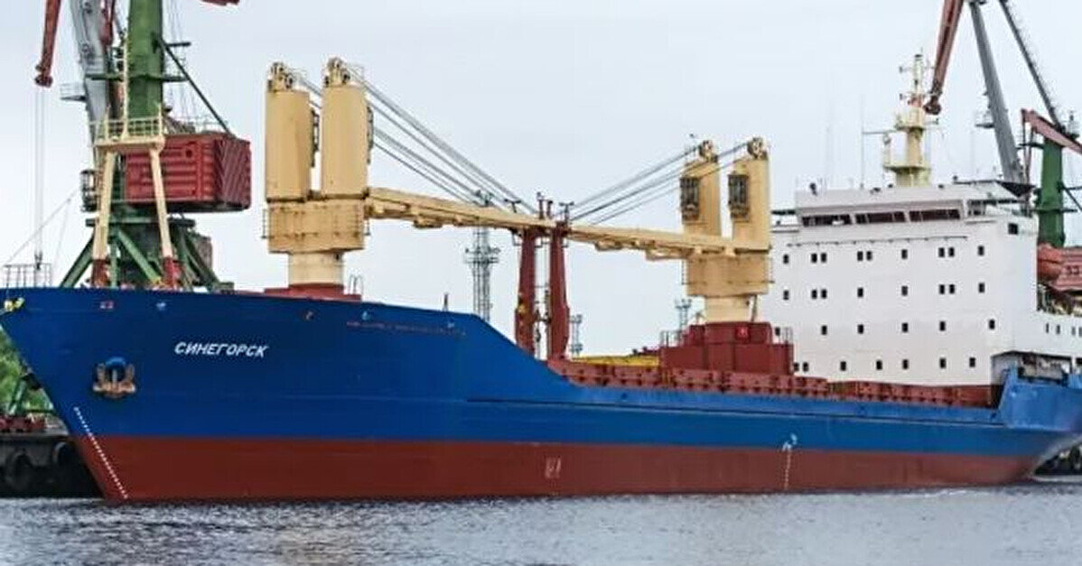 Британці “прогнали” російське судно, що зупинилося біля підводних кабелів