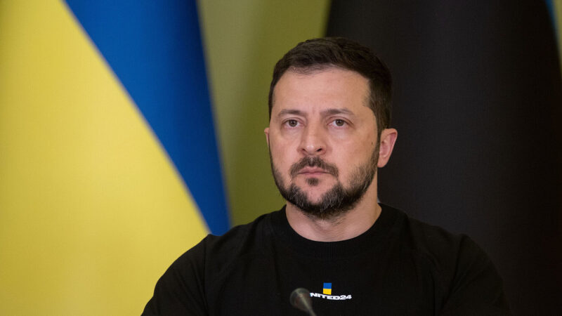 Зеленський: Україна не може забезпечити понад третину потреб в електроенергії