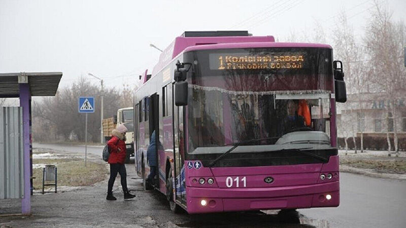 Блекаут у Дніпрі: у школах продовжили канікули, електротранспорт замінять на автобуси