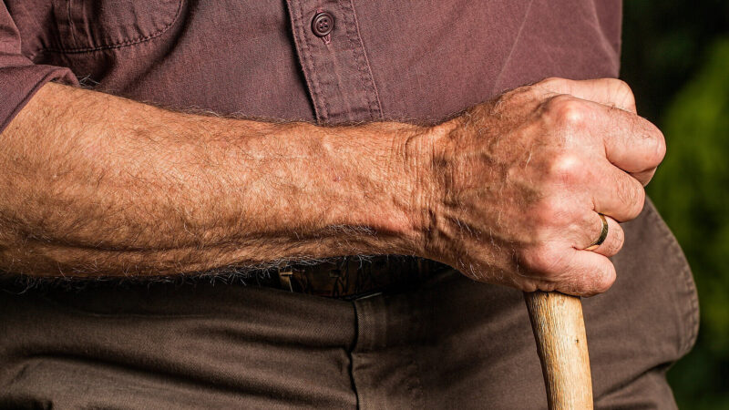 Українцям хочуть підняти пенсію до 6000 грн: які зміни готує Кабмін