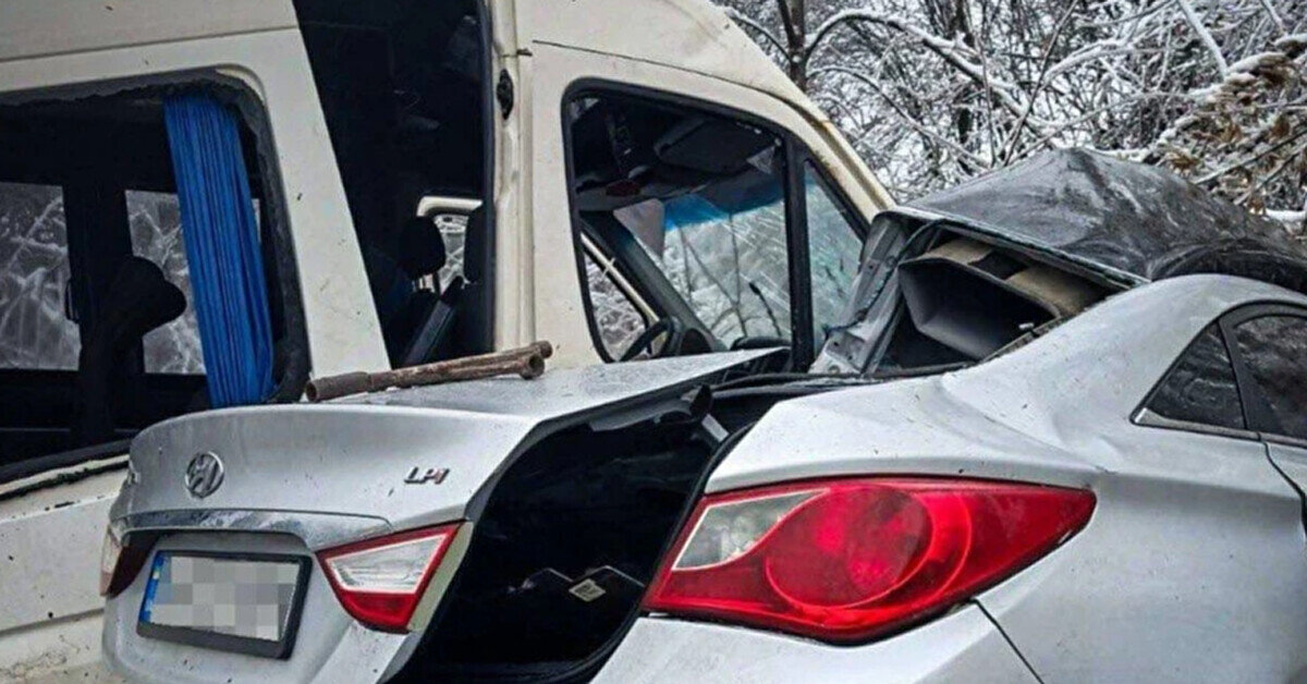 У ДТП на Київщині загинули двоє людей, ще 10 постраждали