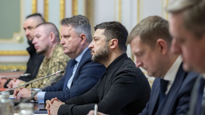 Зеленський повідомив, що українська делегація летить у США на зустріч з командою Трампа