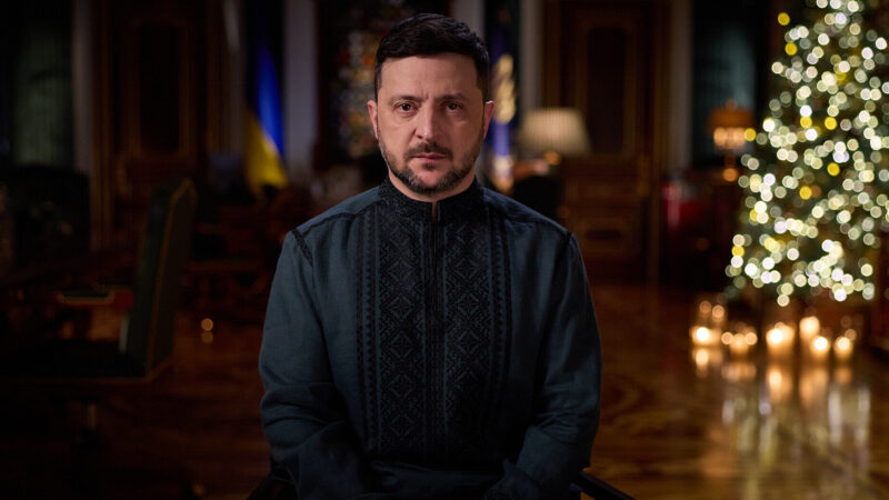 Зеленський у новорічному зверненні: Мій підпис буде під сильною угодою