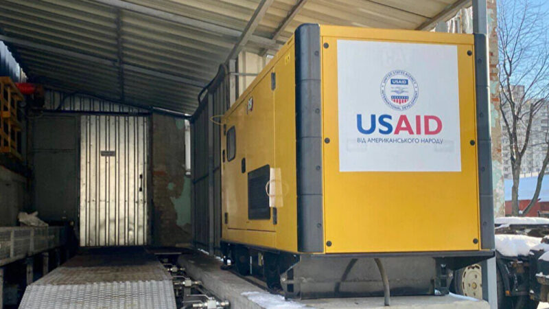 У Києві під час розвантаження обладнання генератора загинув комунальник