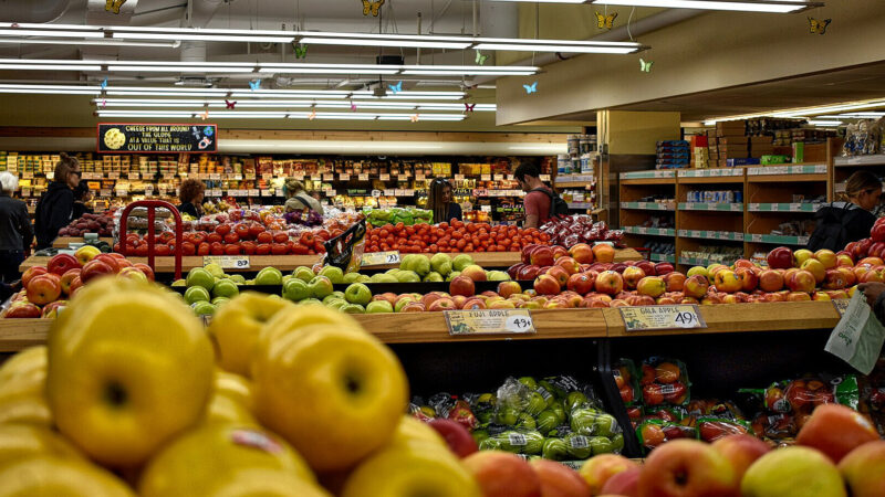 Частина супермаркетів у Києві та області не працюють через відключення електрики