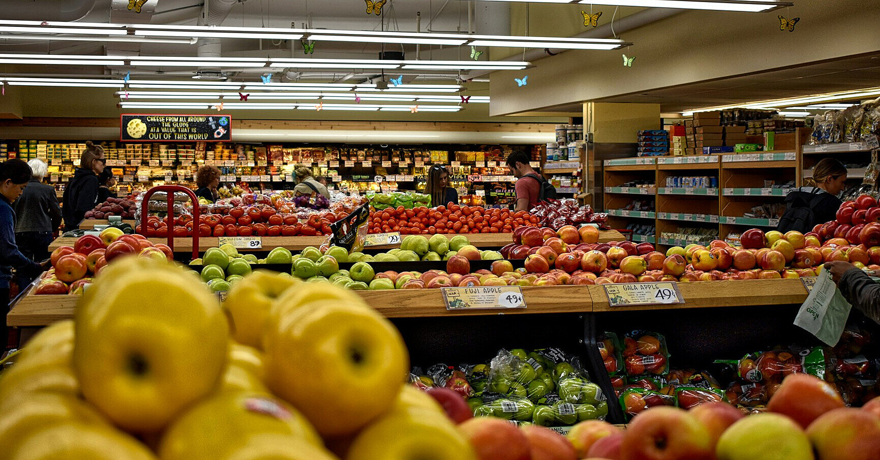 Частина супермаркетів у Києві та області не працюють через відключення електрики