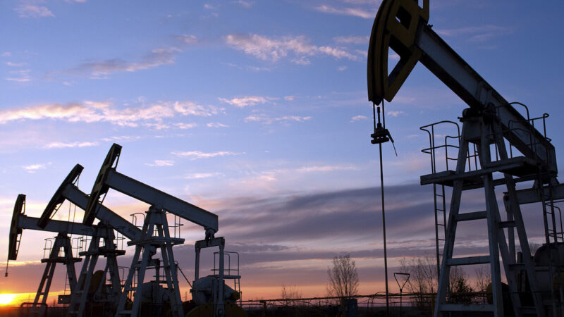 Видобуток російської нафти впав до найнижчого рівня за півтора роки – Bloomberg