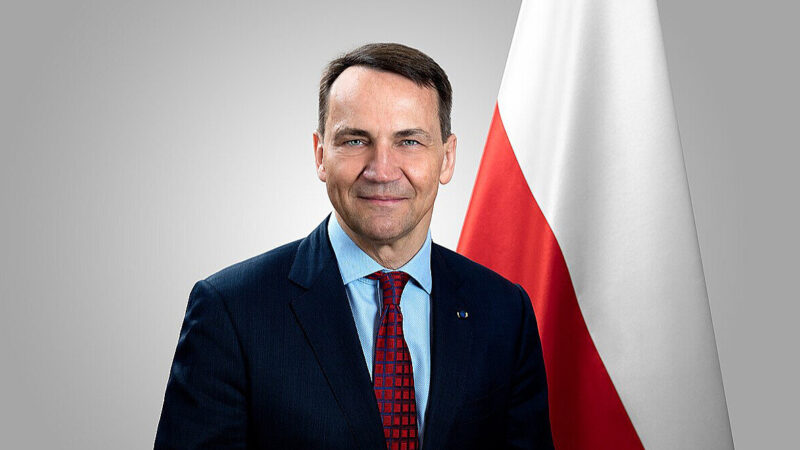 Маск назвав Сікорського “імбіцилом” за заклик заборонити росіянам Starlink для ударів по Україні