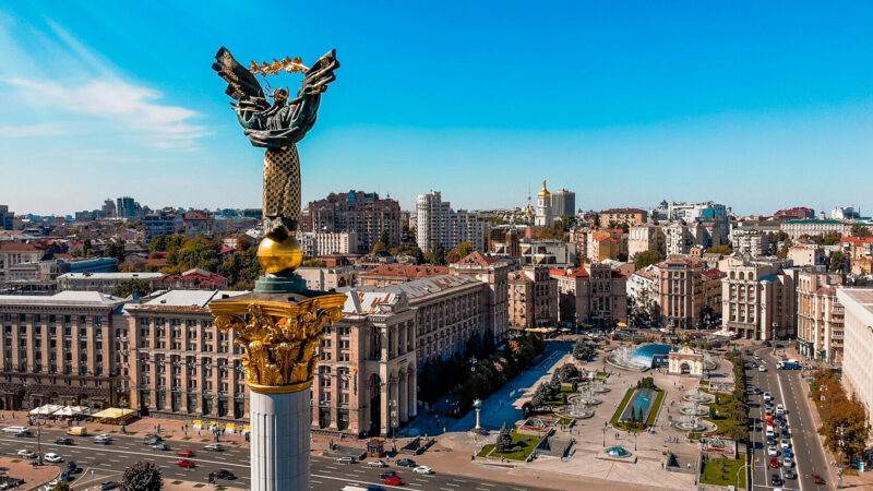 Зарплати, податки, соцвиплати: що змінюється для українців з 1 січня