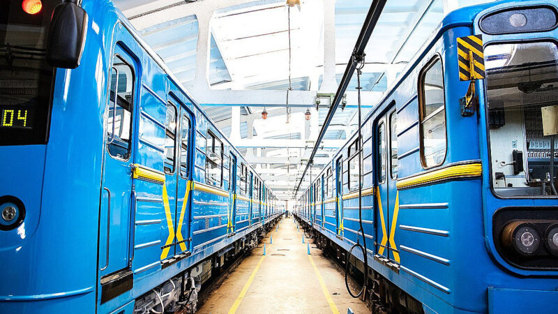Роботу “червоної” гілки метро в Києві відновили у звичайному режимі