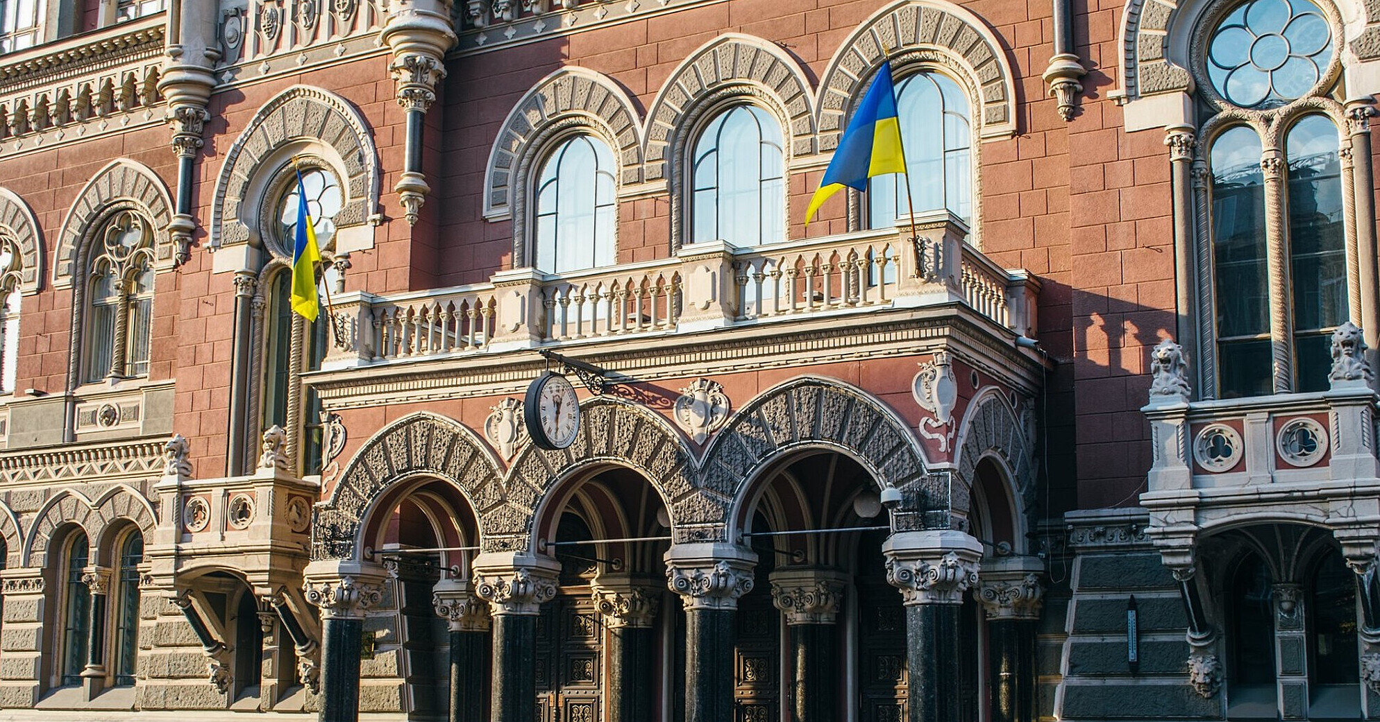 НБУ спостерігає уповільнення повернення в Україну валютної виручки