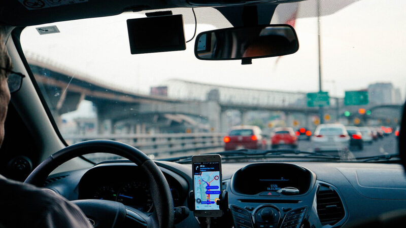 Платформи таксі хочуть отримати дозвіл на роботу у Києві в комендантську годину