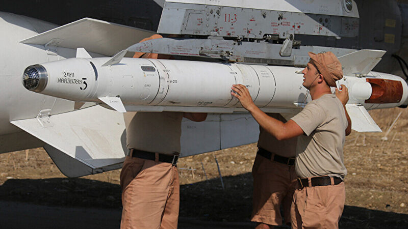 Російські війська залишають аеродром на півночі Сирії