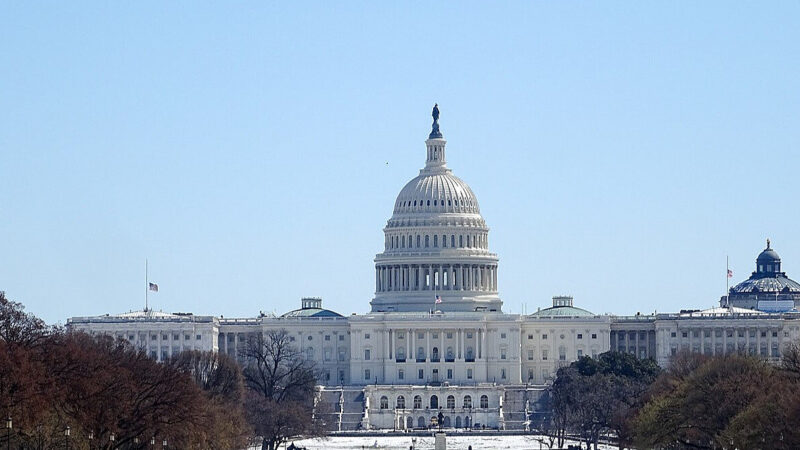У Конгресі США закликали Трампа значно розширити санкції проти “тіньового флоту” РФ