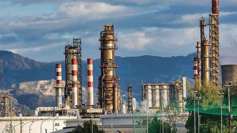 Індія обіцяє скоротити закупівлі російської нафти, поставки падають