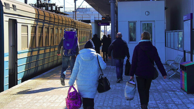 УЗ пересаджує людей на автобуси через активність російських БПЛА біля залізниці