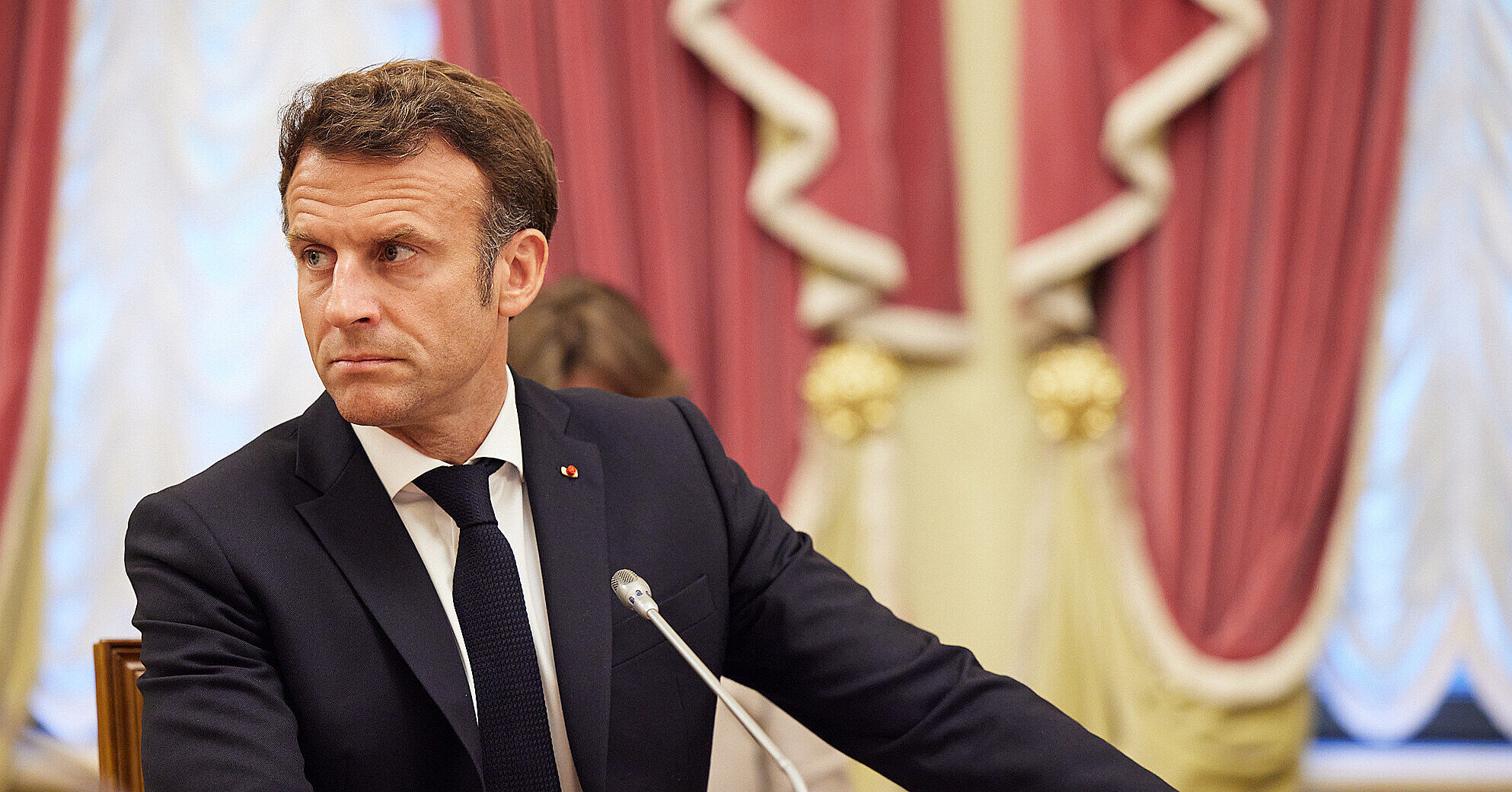 Макрон: Франція не схвалює метод повалення режиму Мадуро американцями