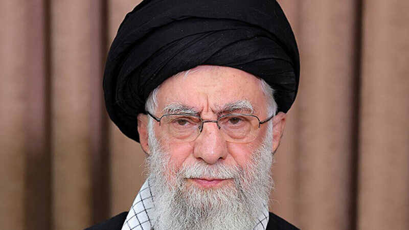 Лідер Ірану Хаменеї перебрався до бункера в Тегерані через побоювання удару США – ЗМІ