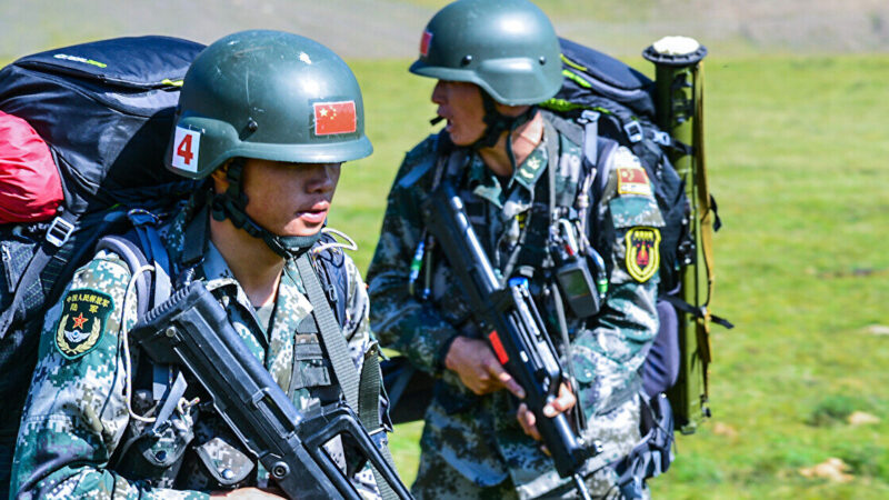 Чистки Сі Цзіньпіна в армії Китаю загрожують його власним планам — Bloomberg