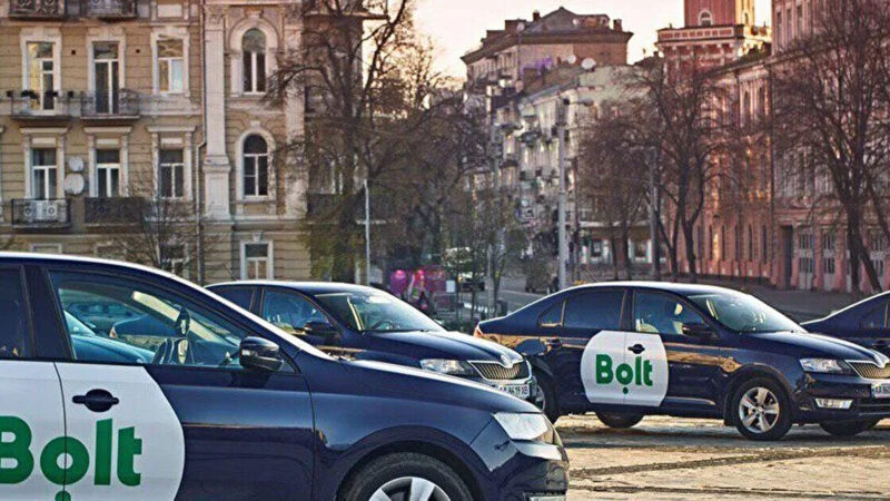 Сервіси таксі Uklon і Bolt починають цілодобову роботу в Києві
