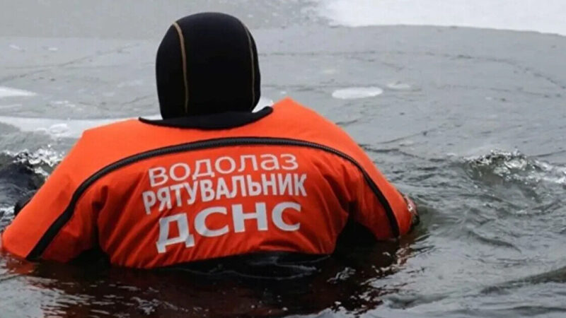 Рятувальники провели унікальну підводну спецоперацію, щоб повернути тепло киянам