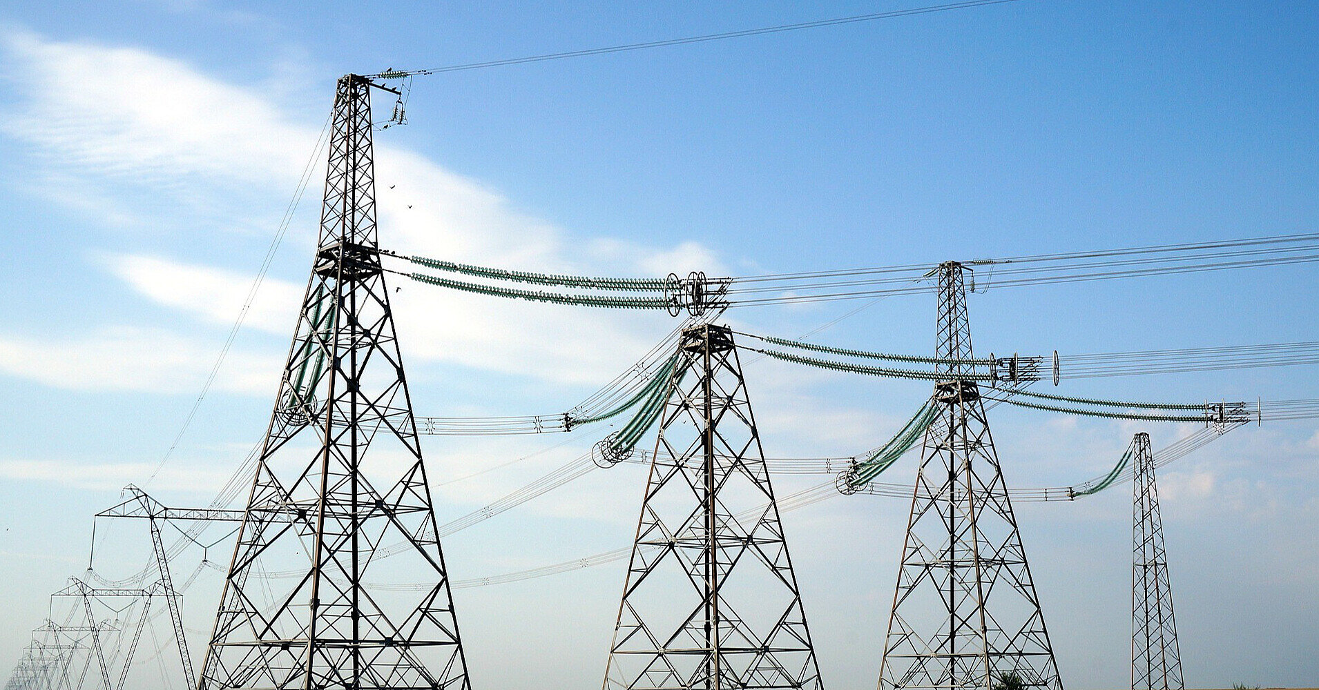 Через негоду та обстріли РФ знеструмлені понад 60 тис абонентів на Чернігівщині