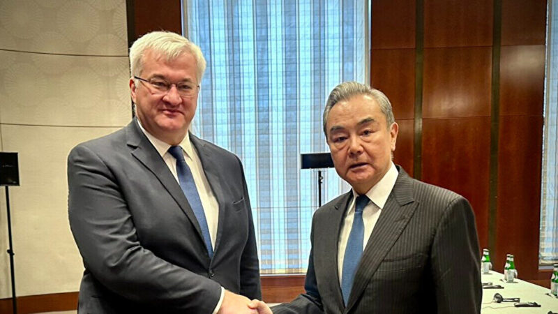 Сибіга та глава МЗС Китаю Ван Ї обговорили у Мюнхені припинення війни