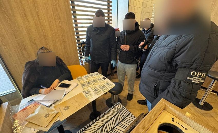 «Цироз печінки» за 18 000 доларів: у Дніпрі викрили схему незаконної втечі з країни