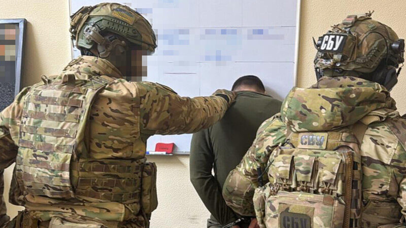 Корупція на укриттях для авіації: затримали командувача логістики Повітряних сил і посадовця СБУ