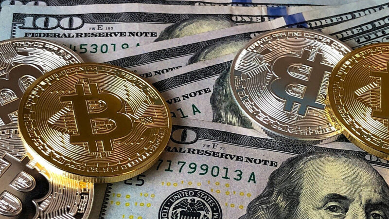 Біткоїн закріпився на позначці 70 000: чи очікувати на подальше зростання