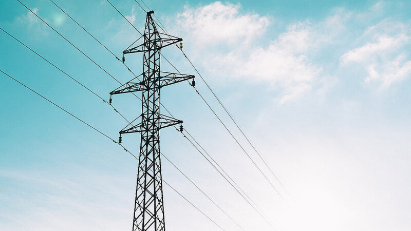 Енергетики зранку фіксують зниження споживання електроенергії