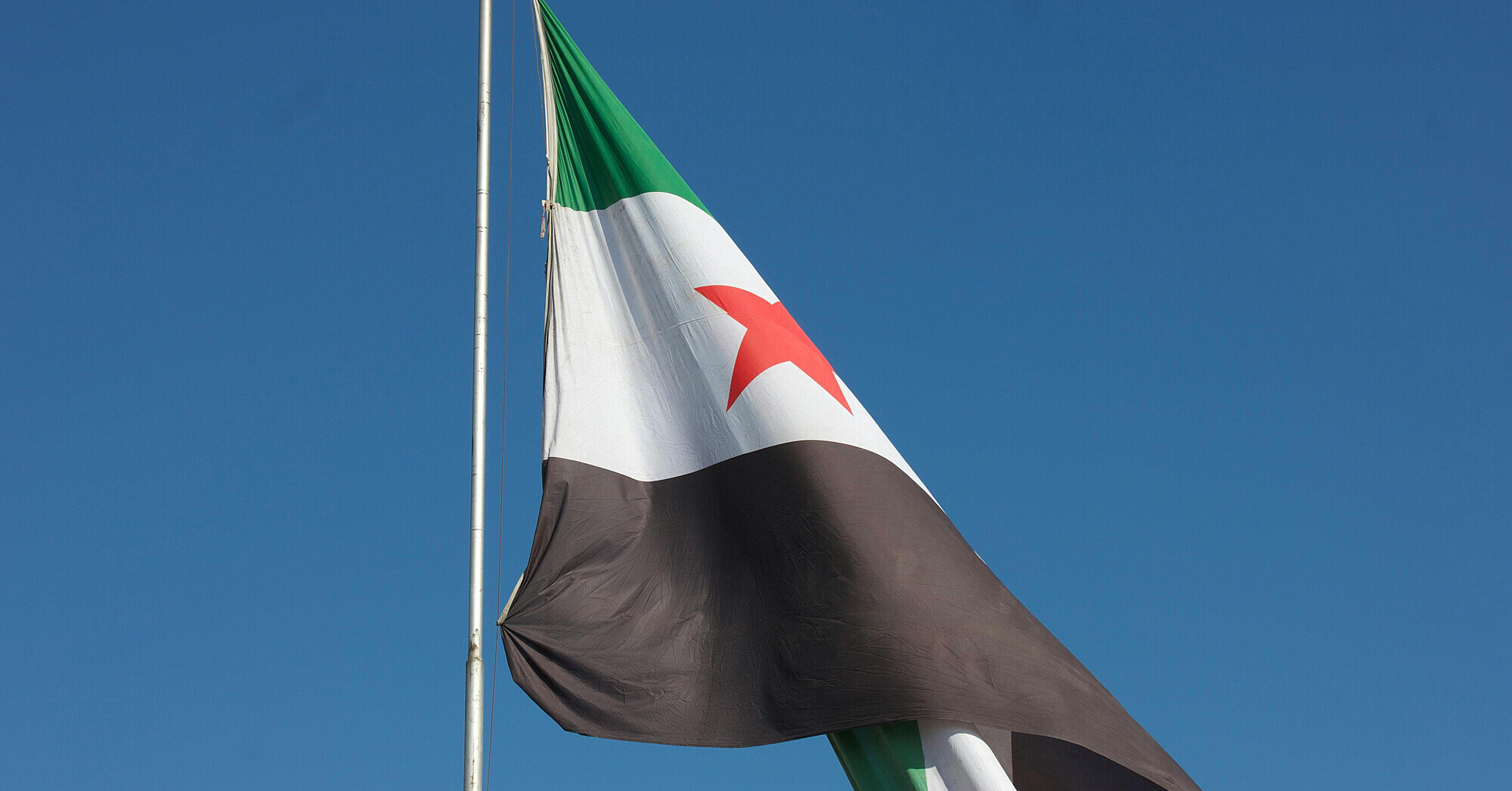 Урядові війська Сирії почали розгортання сил у курдських районах