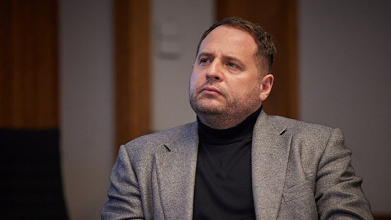 ЗМІ дізналися, що Єрмак зустрічається з радником Зеленського Камишиним