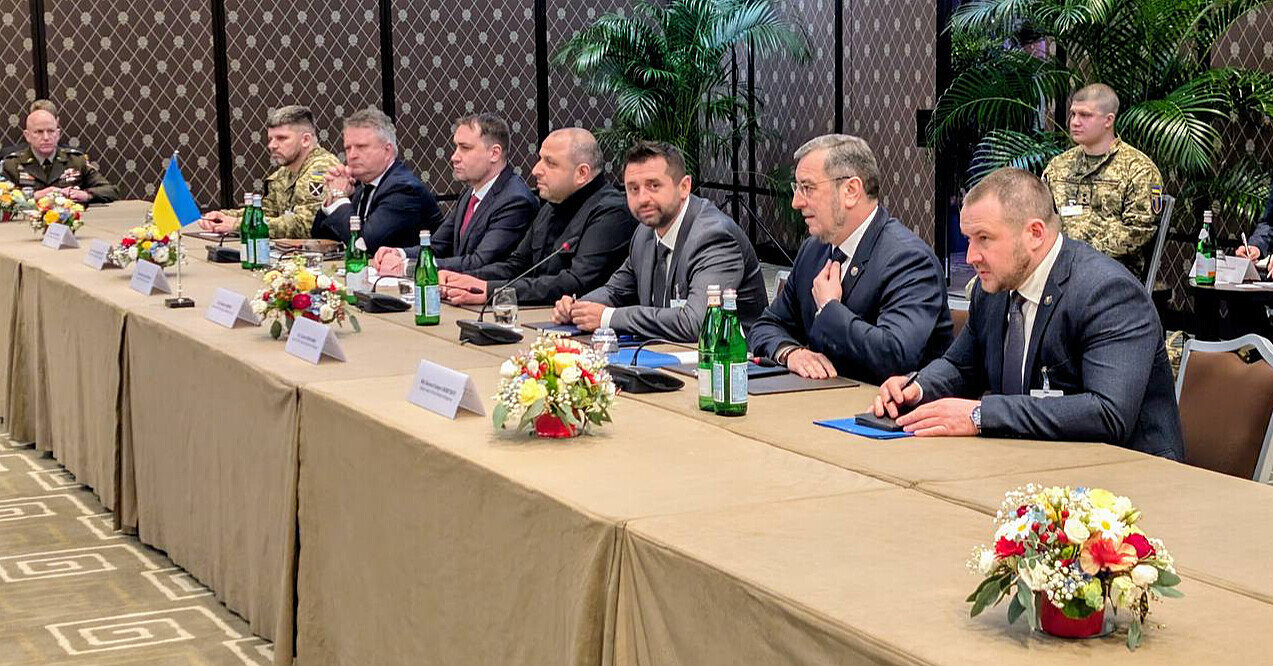 У Швейцарії почався другий день переговорів України, США та РФ – Умєров