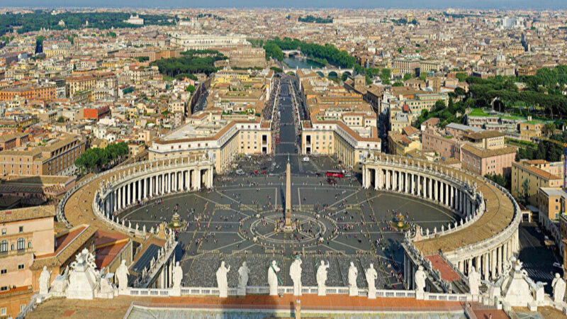 Ватикан передав Україні 80 генераторів, а також ліки та продукти харчування