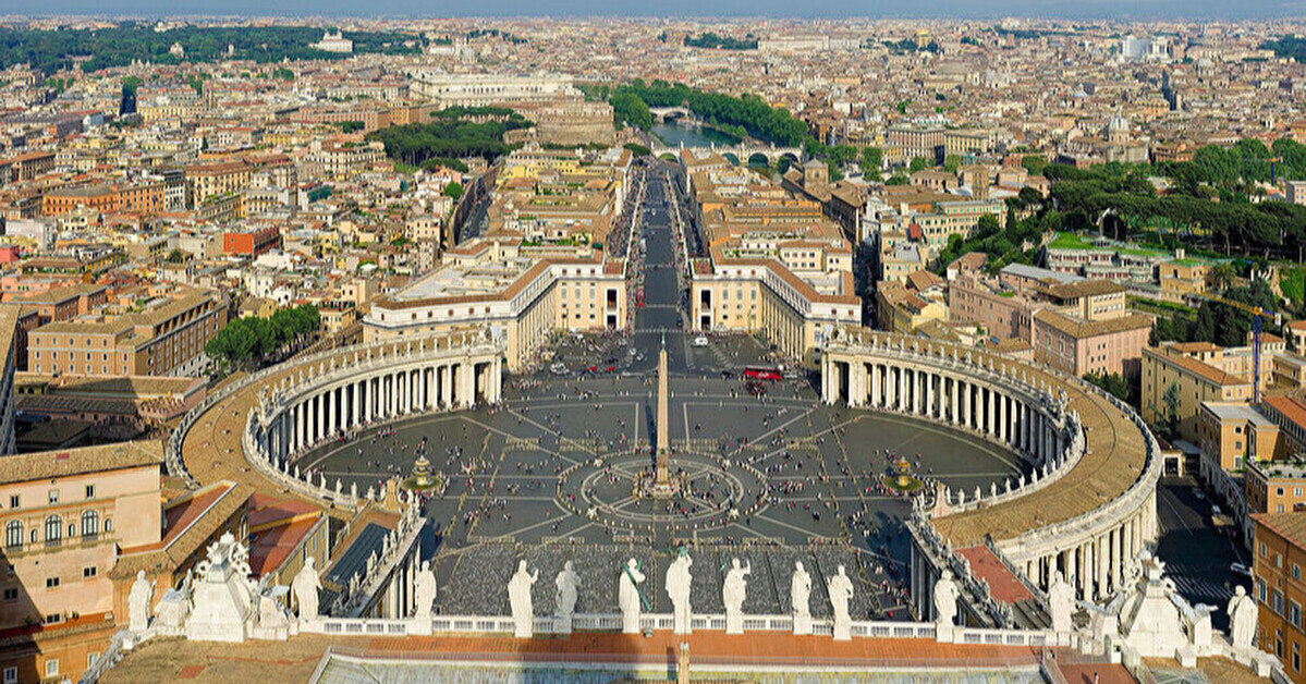 Ватикан передав Україні 80 генераторів, а також ліки та продукти харчування