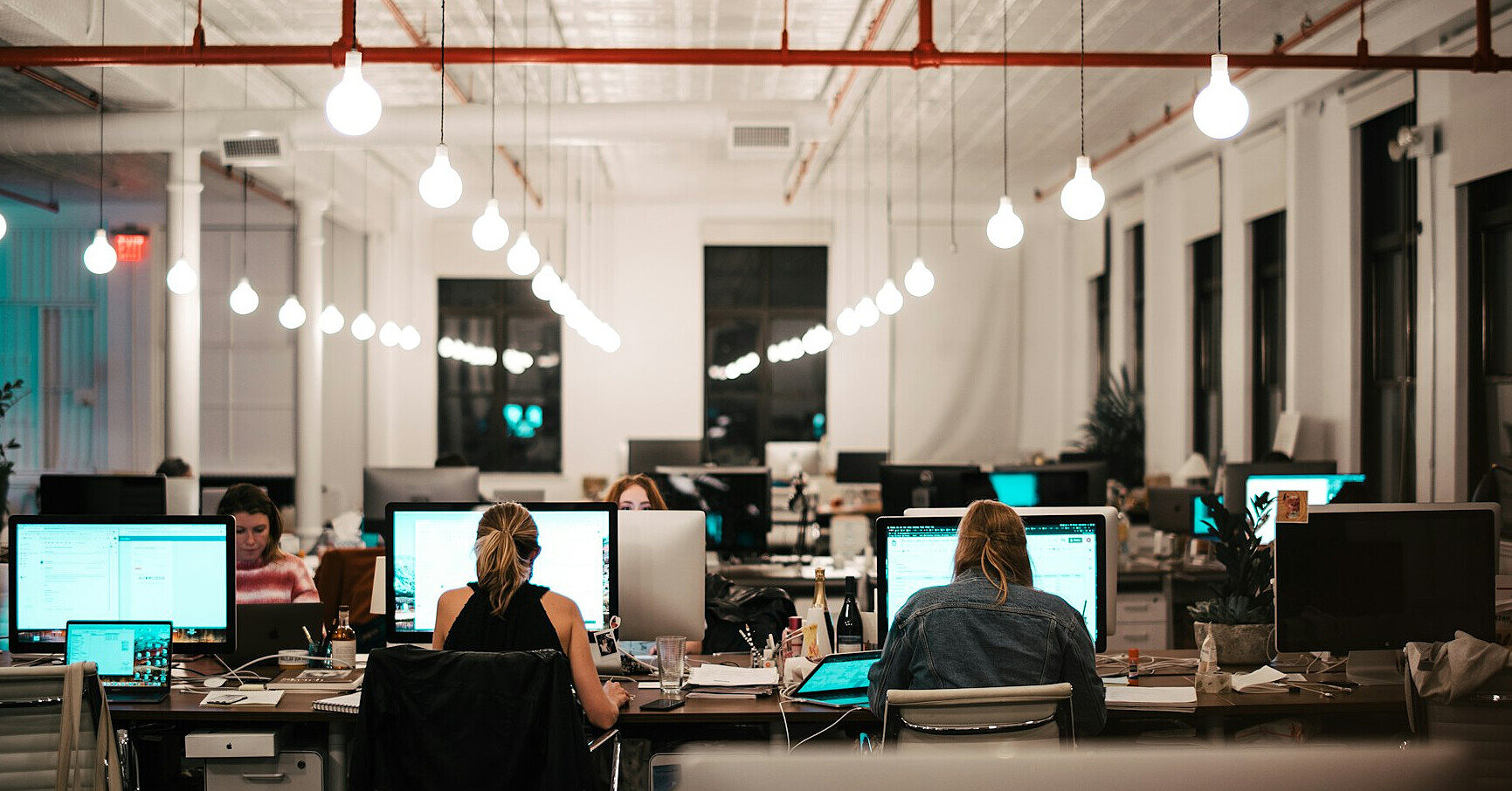 ШІ може замінити більшість офісних професій за півтора року – Microsoft