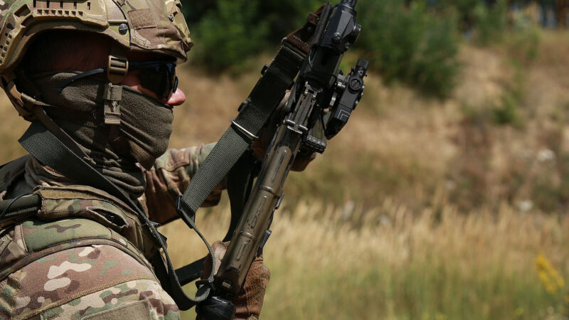 Розкрито схему поставок неякісних балістичних окулярів військовим, збиток 154,8 млн грн