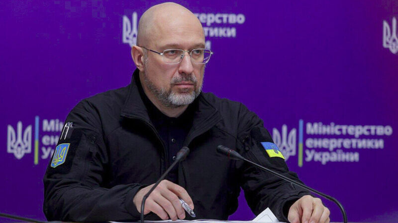 Шмигаль: у Києві збільшать кількість бригад, які працюють над поверненням світла